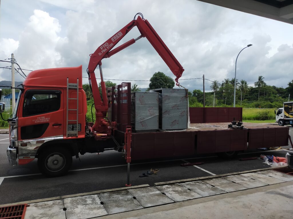 sewa lori kren, sewa kren, sewa kren, sewa lori 10 tan, sewa lori murah, sewa lori kren murah, sewa lori 10 tan murah, machinery moving specialist, AIF Maju Enterprise